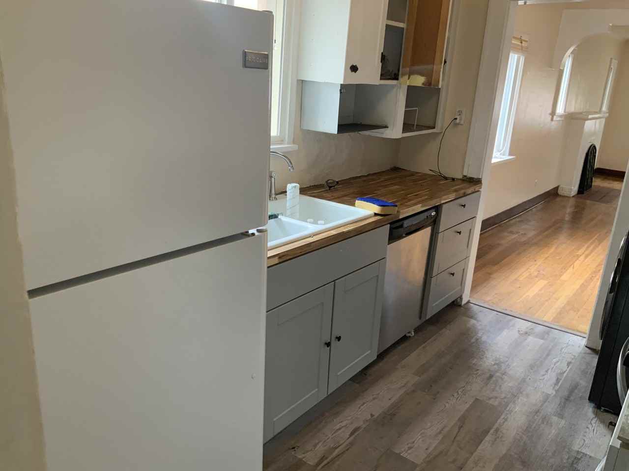 119 Vassar Dr Se - Photo 3 of 11