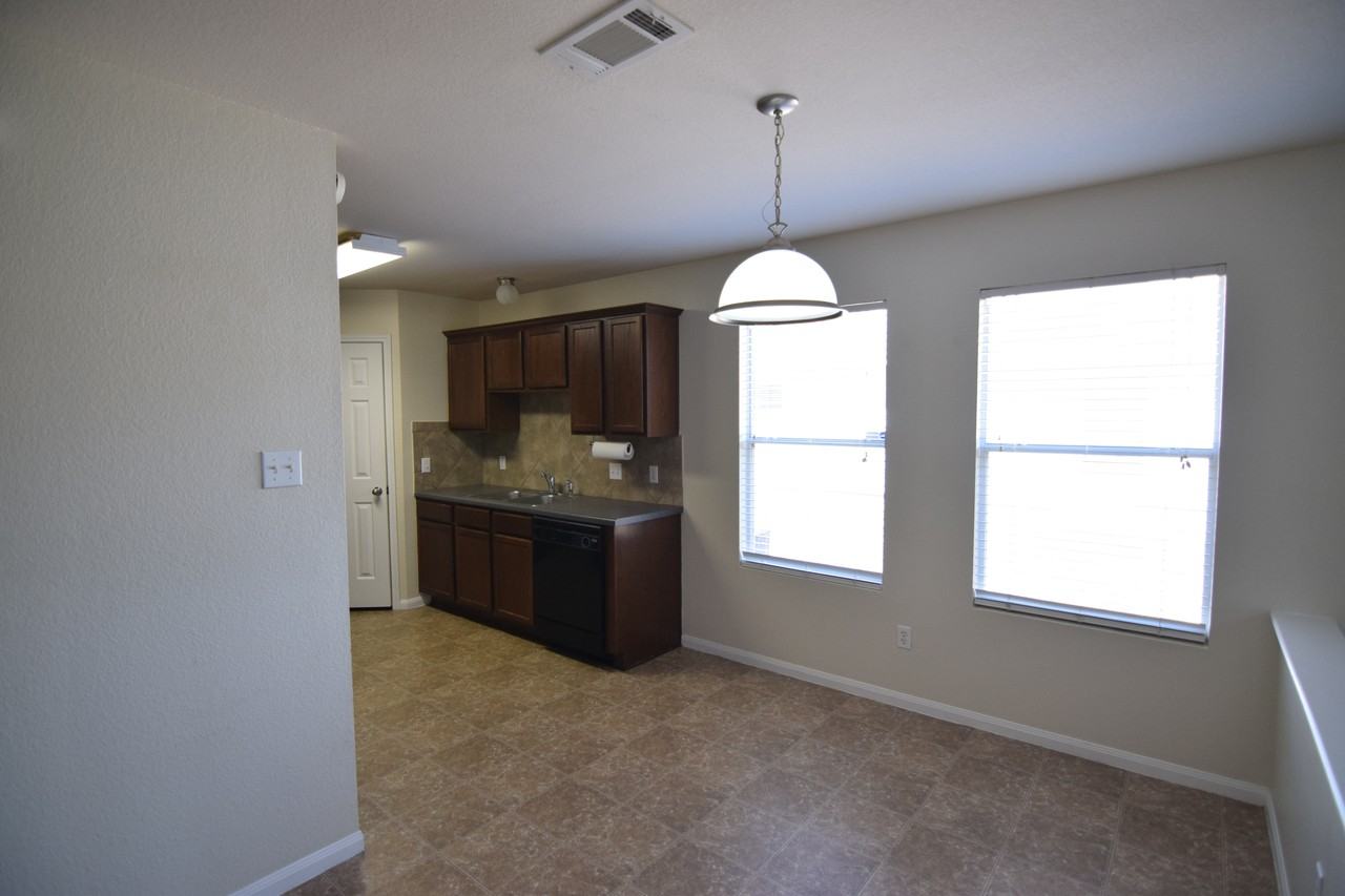 6404 Griffith Loop - Photo 5 of 39