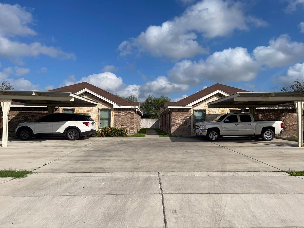 3007 Linda Vista St - Photo 2 of 8