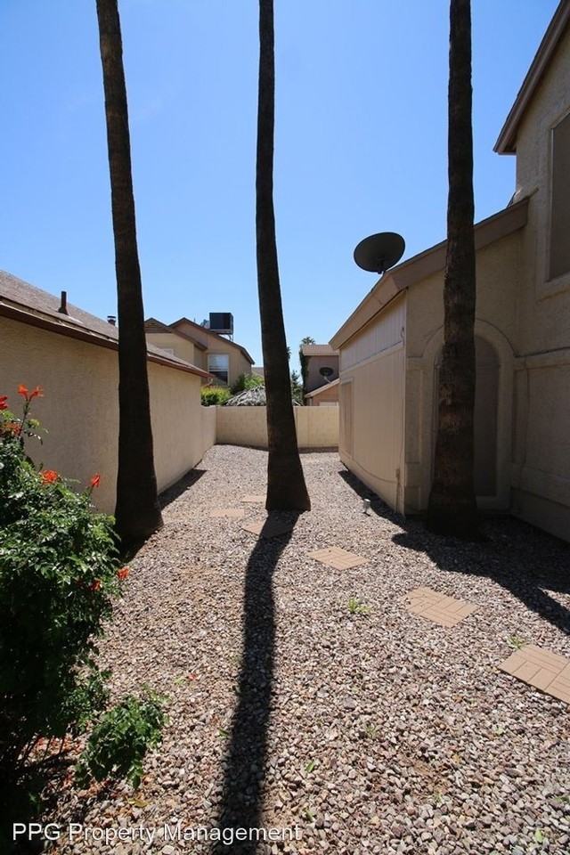 521 E Kristal Way - Photo 2 of 24