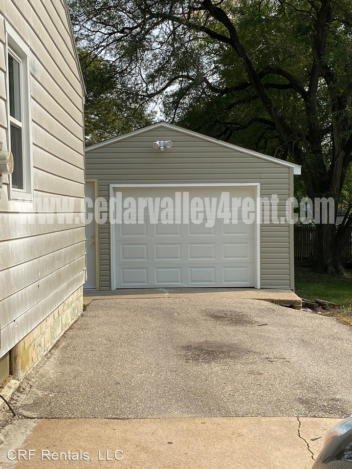 806 Ash St - Photo 2 of 10