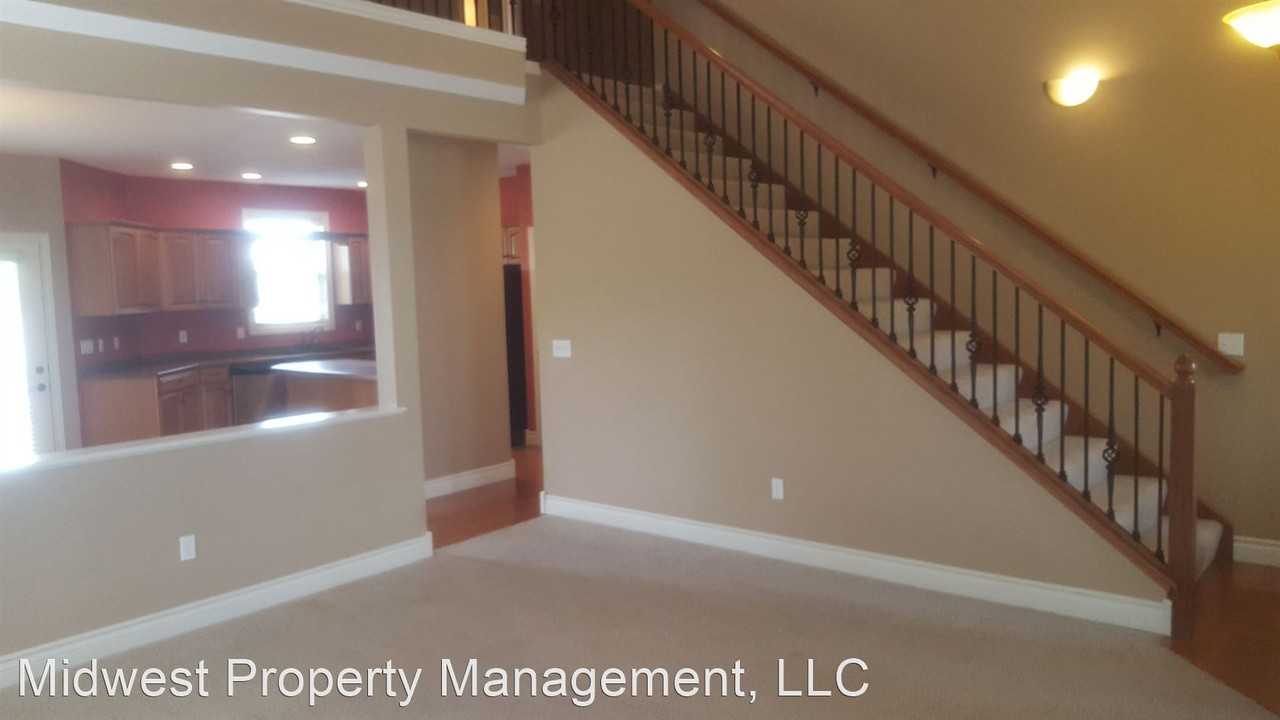 317 Green Meadows Cir - Photo 3 of 37