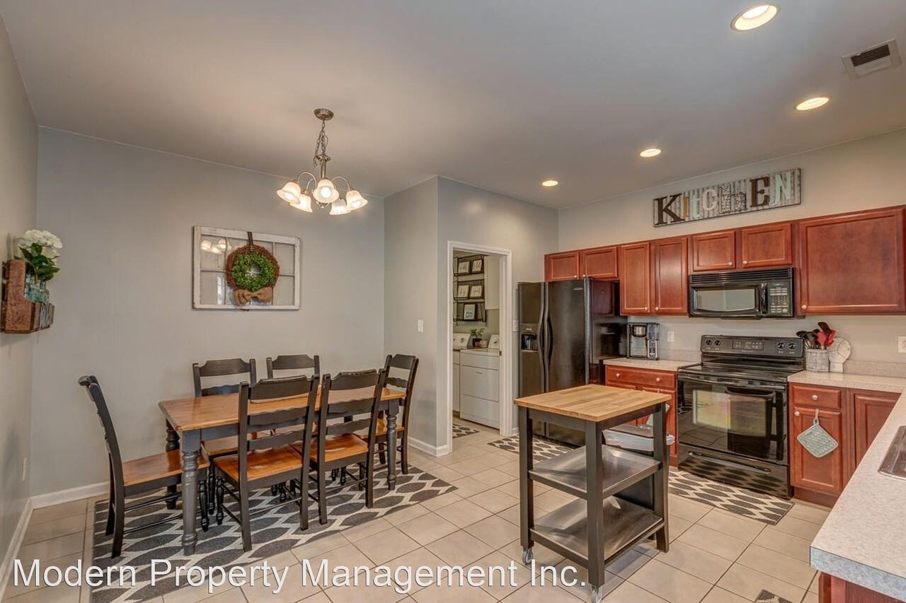 2833 Michelle Park - Photo 3 of 16