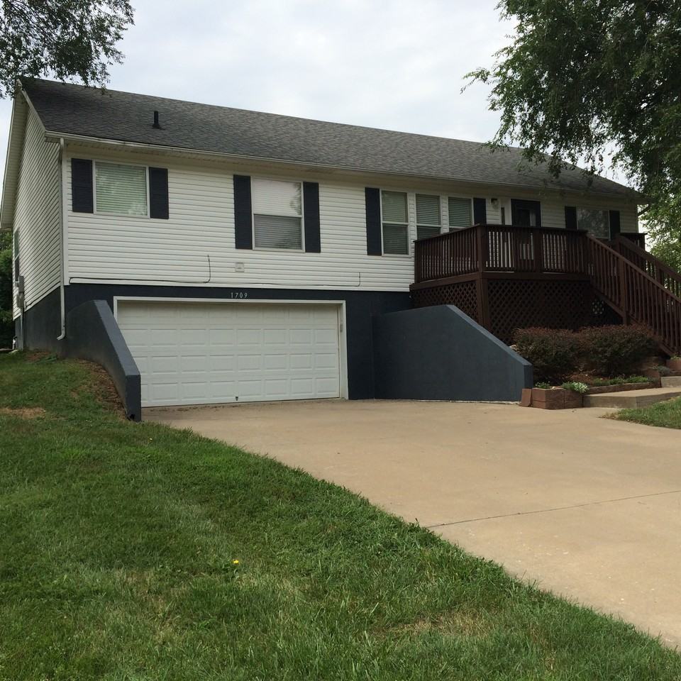 1709 Lexington Rd - Photo 3 of 21