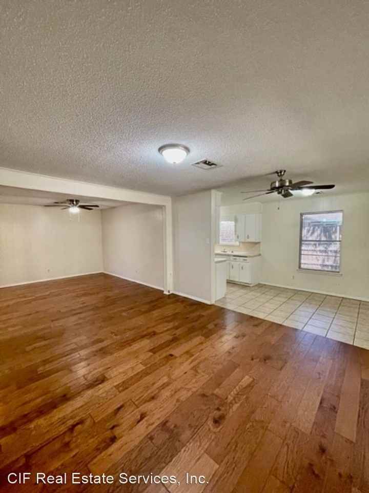 2806 Denise Dr - Photo 3 of 11