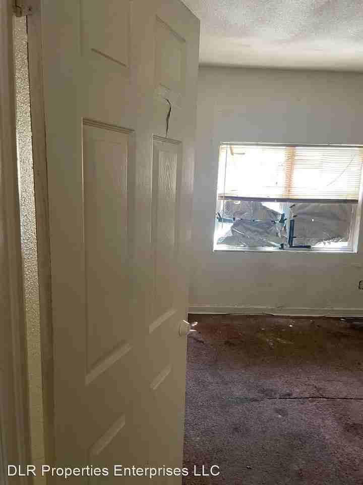 2556 N Madison Ave - Photo 3 of 6