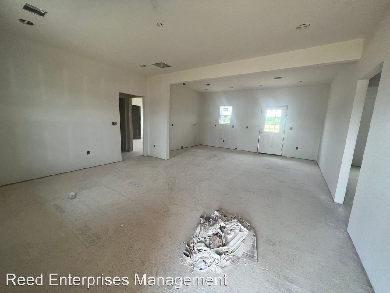 127 Bluegrass St - Photo 3 of 19