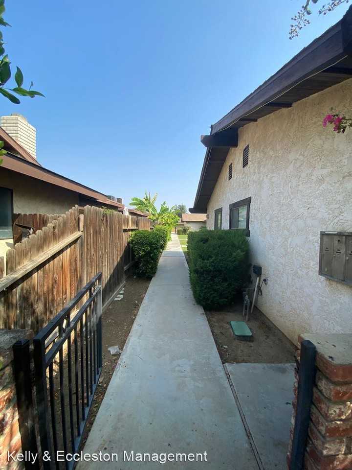 7508 Stockdale Hwy - Photo 2 of 26