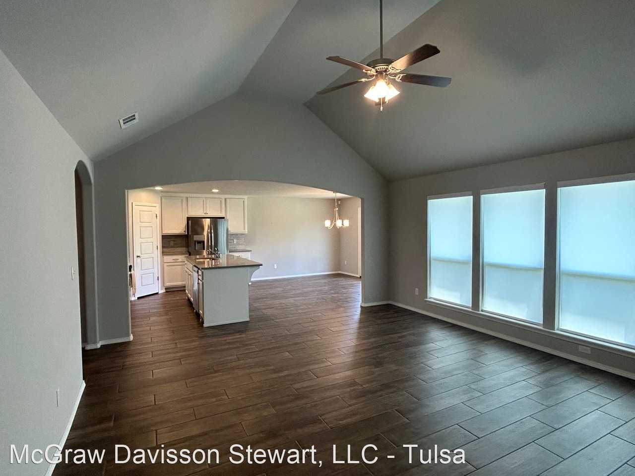 10207 S 232nd East Ave - Photo 3 of 23