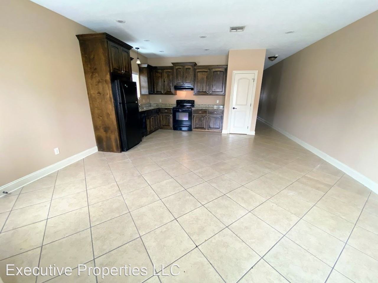 633 East School Street - Photo 2 of 15