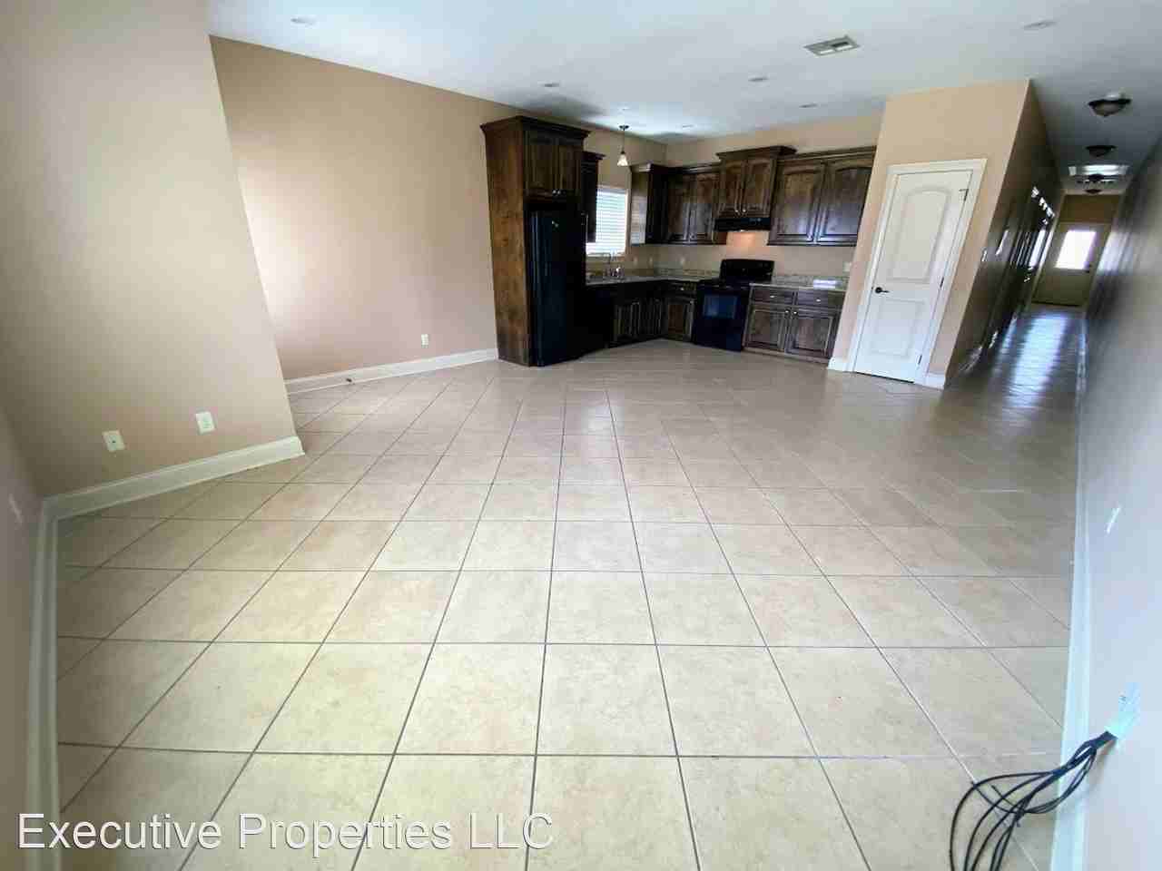 633 East School Street - Photo 3 of 15