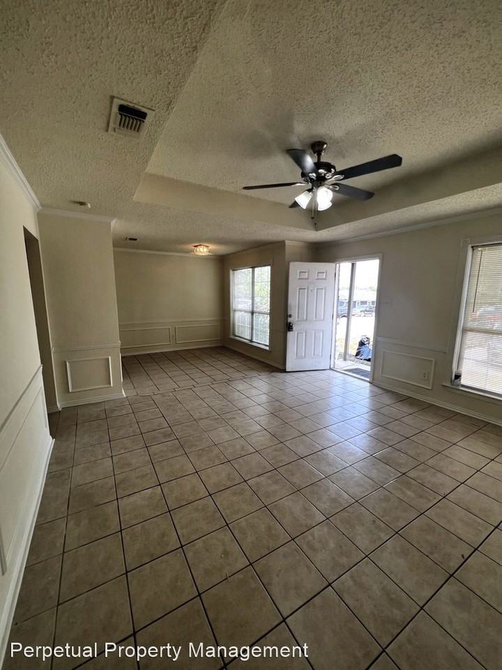 515 Nw 11th St - Photo 2 of 20