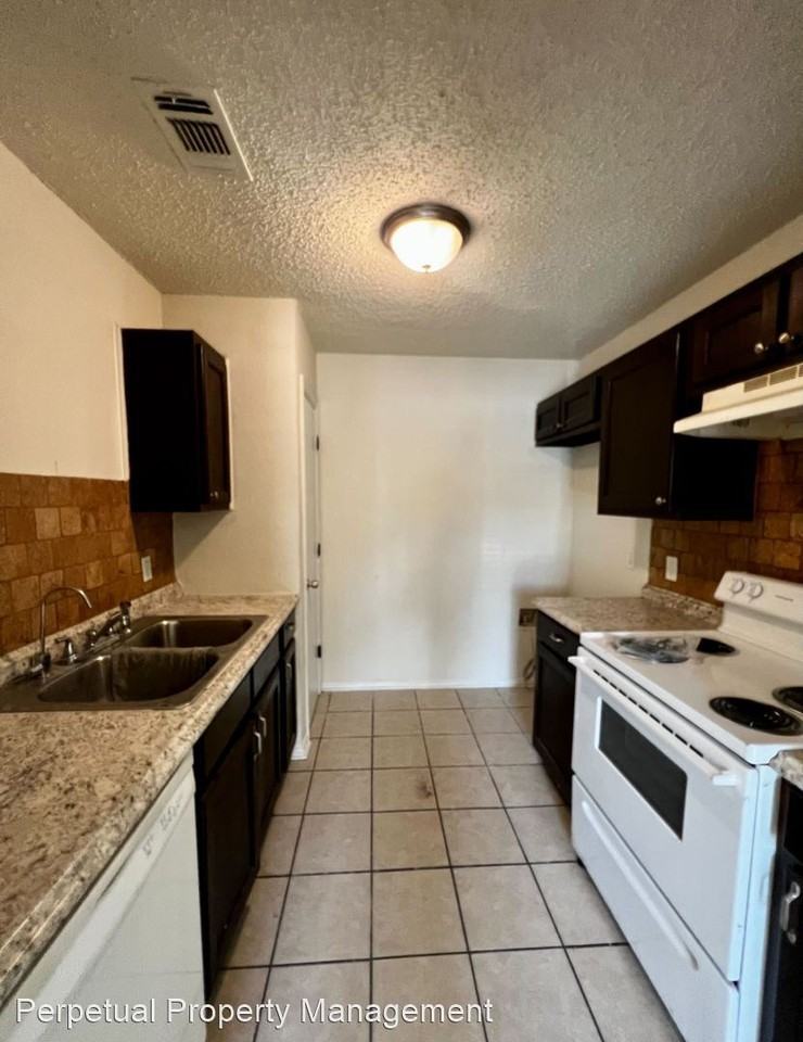 515 Nw 11th St - Photo 3 of 20