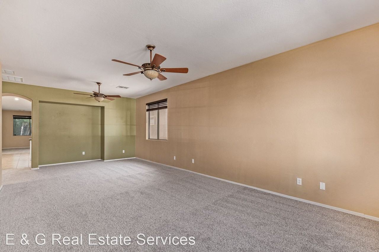 11826 N 146th Ave - Photo 3 of 36