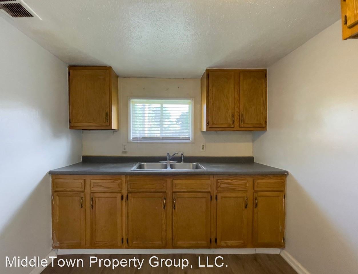 1521 & 1521 1/2 E Kirby Ave - Photo 2 of 18