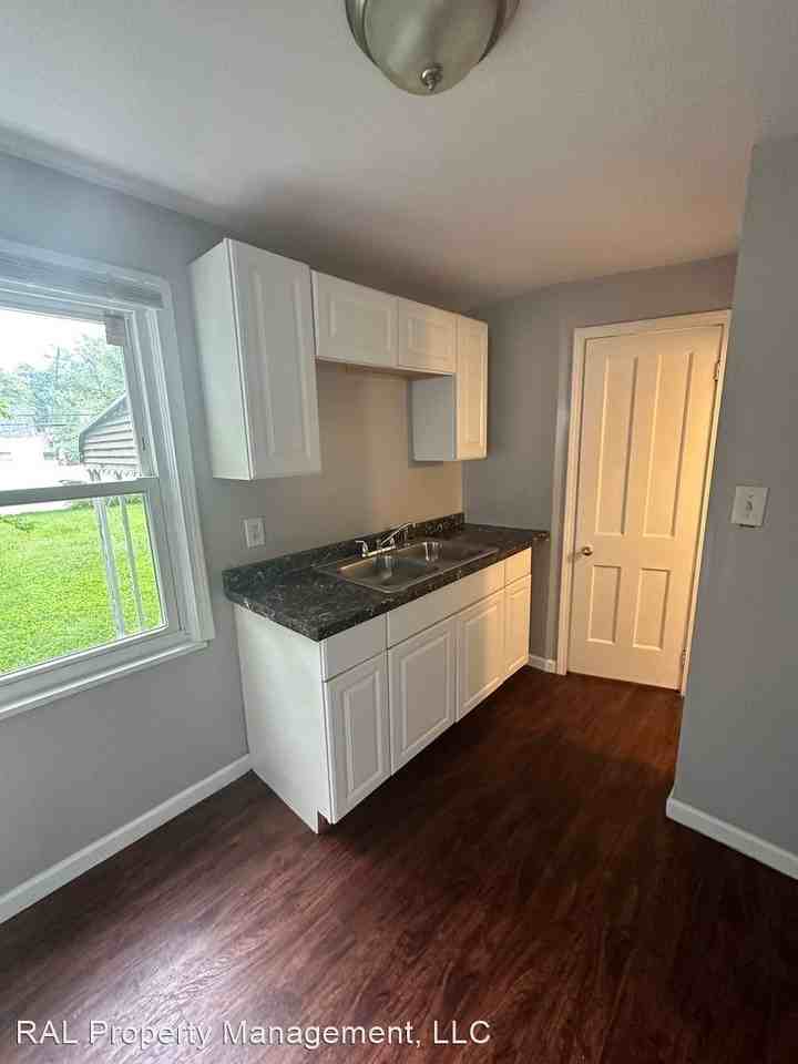 19307 Shakerwood Rd - Photo 3 of 10