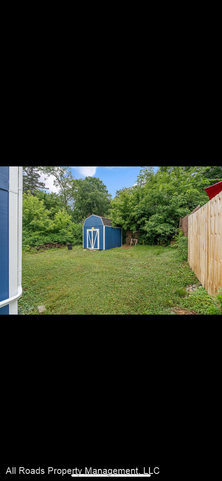 247 Allen St - Photo 3 of 15