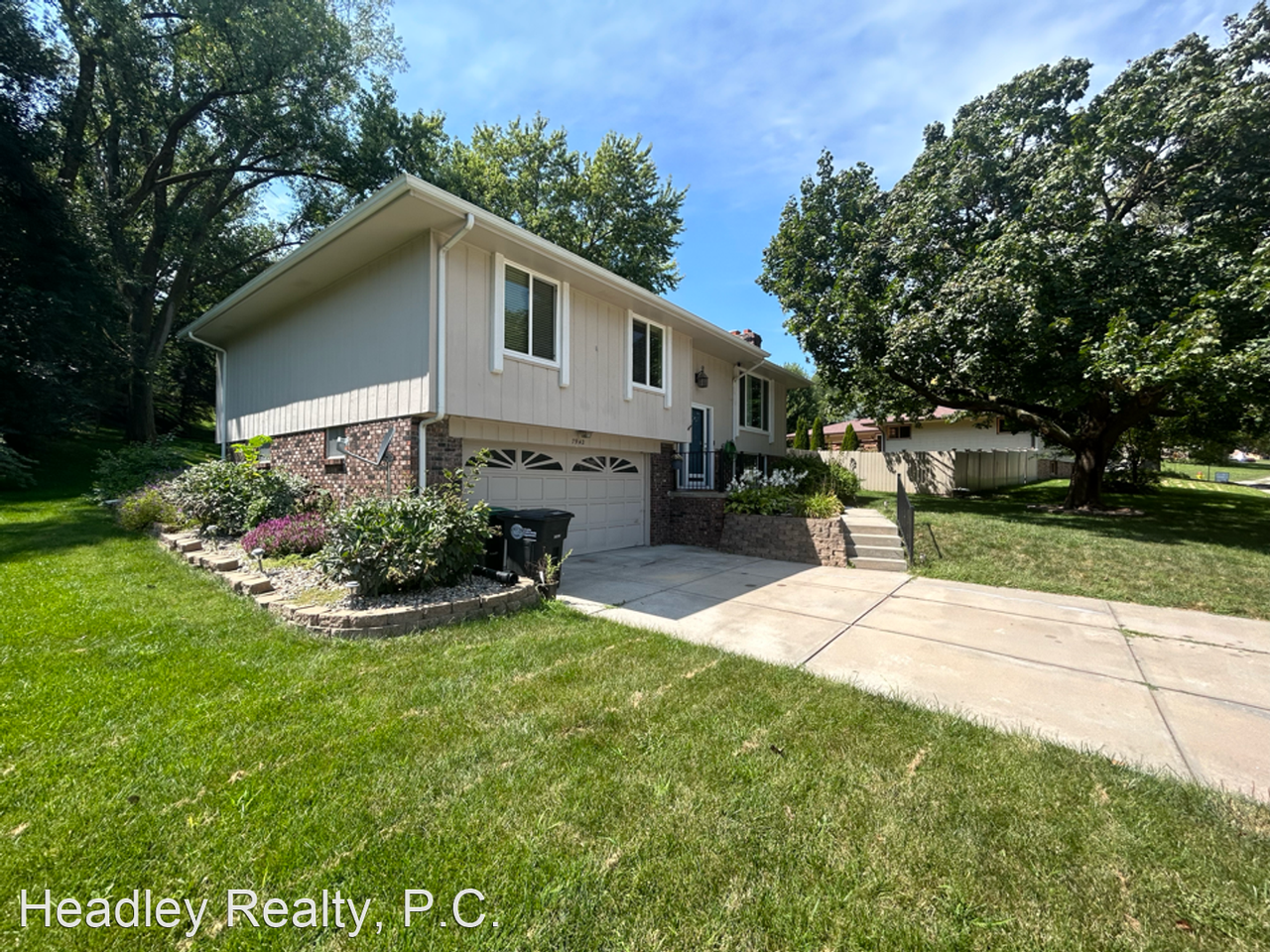 7942 Raven Oaks Dr - Photo 3 of 22