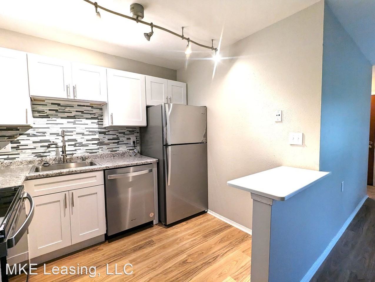 9049 N Park Plaza Ct - Photo 2 of 10