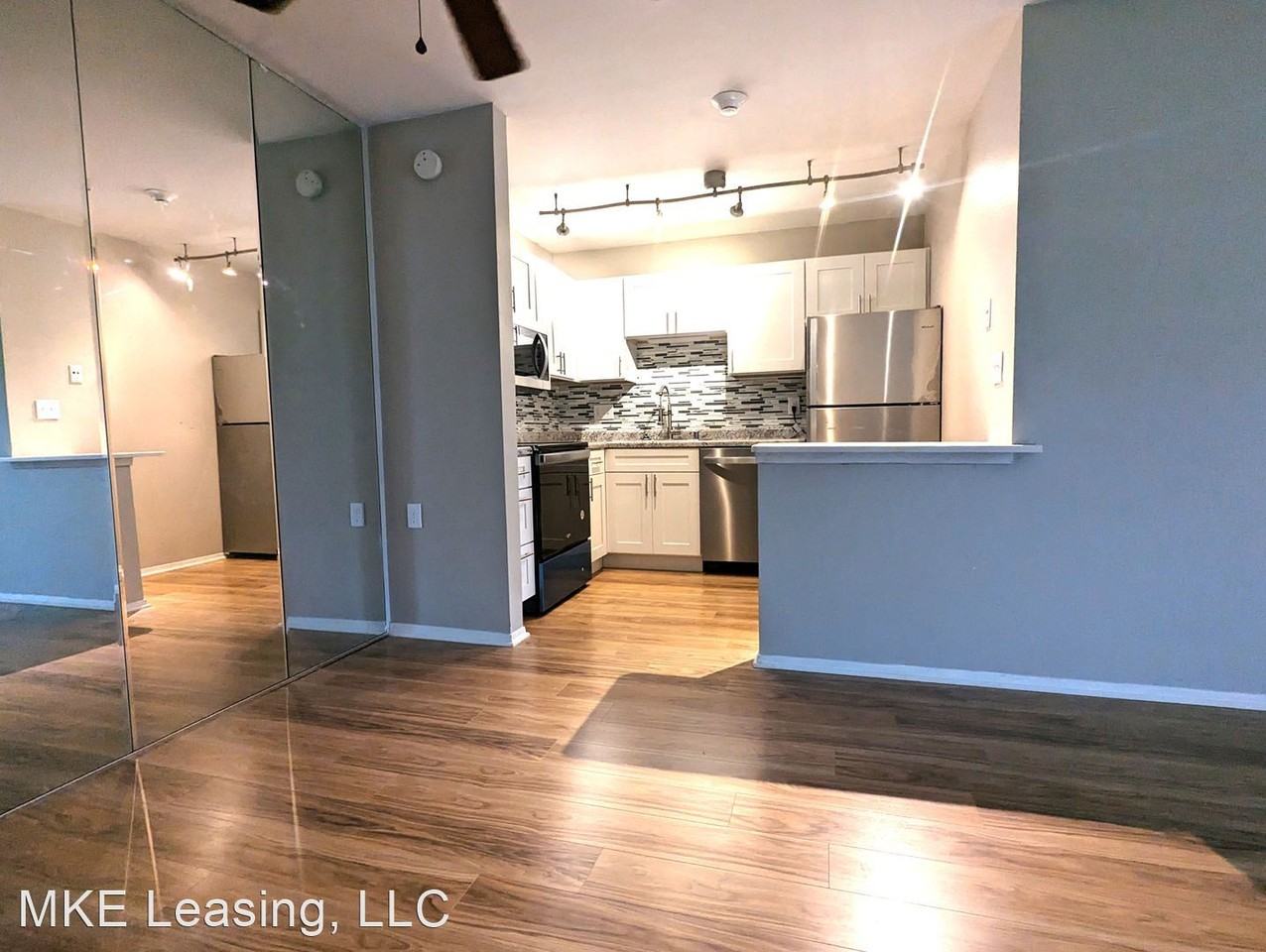 9049 N Park Plaza Ct - Photo 3 of 10