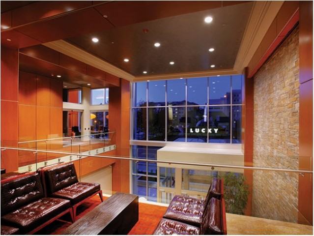 Lucky - Photo 4 of 50