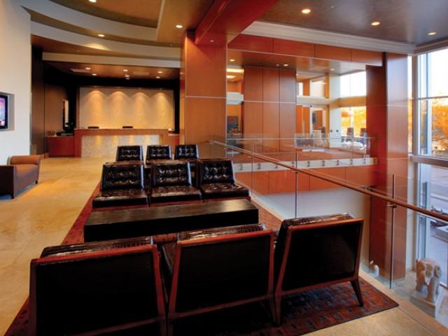 Lucky - Photo 5 of 50