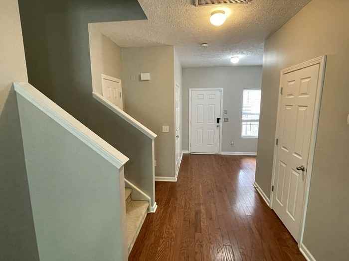 1036 Ashmore Dr - Photo 3 of 20