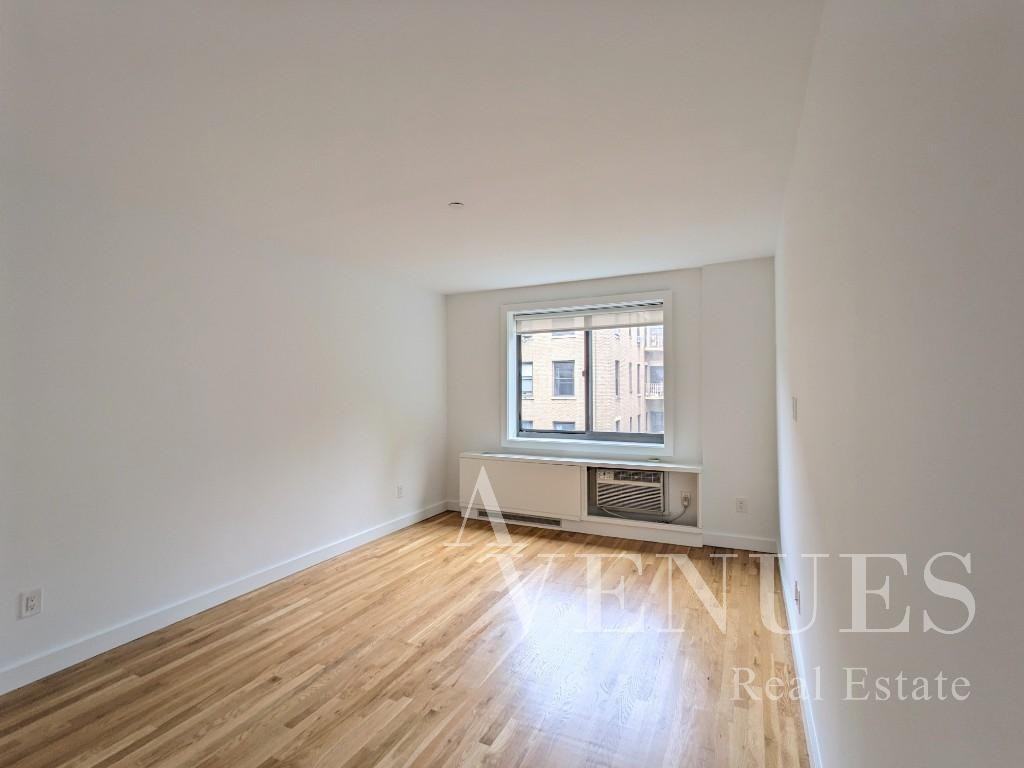 W 15th St #519 - Photo 2 of 6