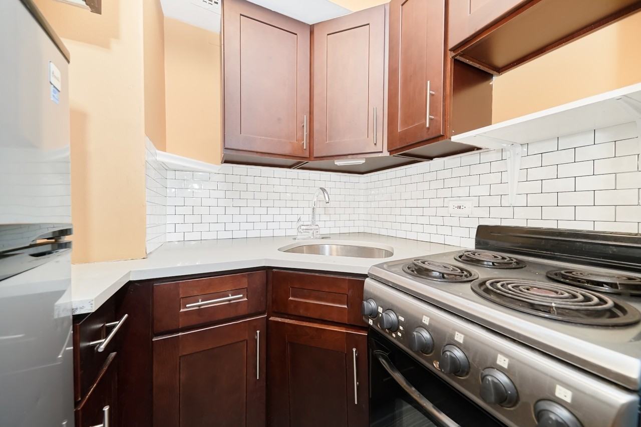 432 E 88th St #404 - Photo 3 of 7