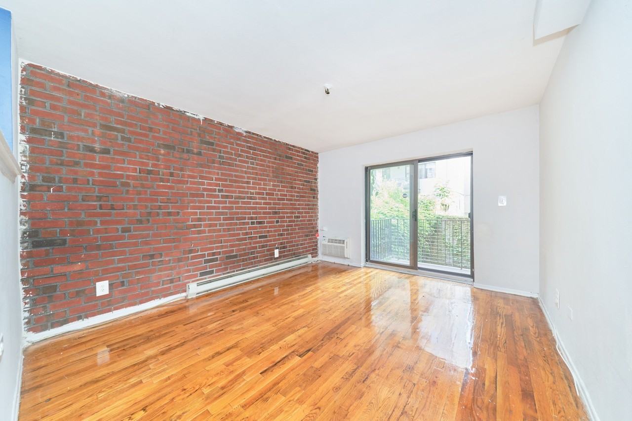 432 E 88th St #404 - Photo 4 of 7
