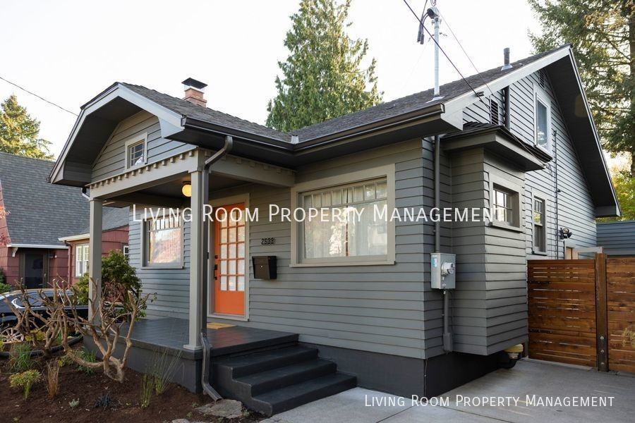 2533 Ne 32nd Pl - Photo 2 of 34