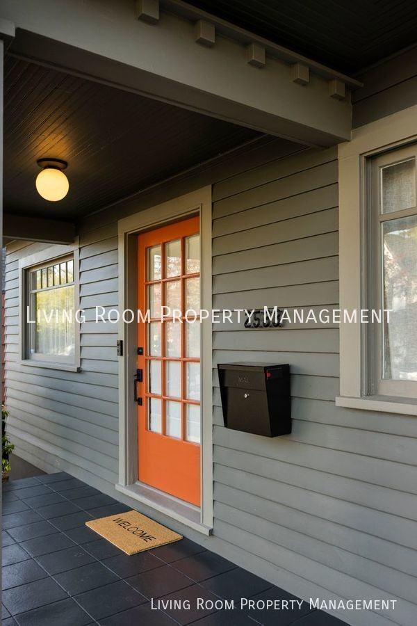 2533 Ne 32nd Pl - Photo 3 of 34