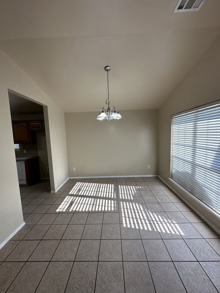809 Beechwood Way - Photo 7 of 22