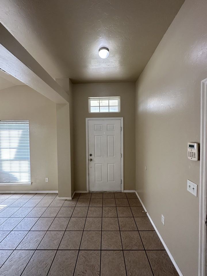 809 Beechwood Way - Photo 2 of 22