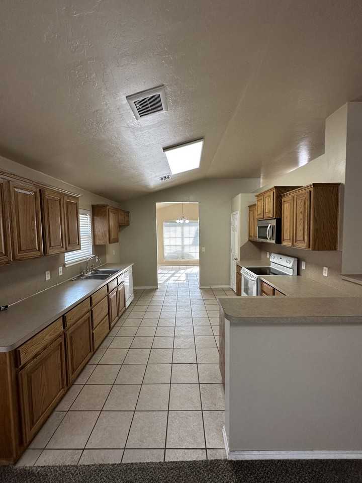 809 Beechwood Way - Photo 5 of 22