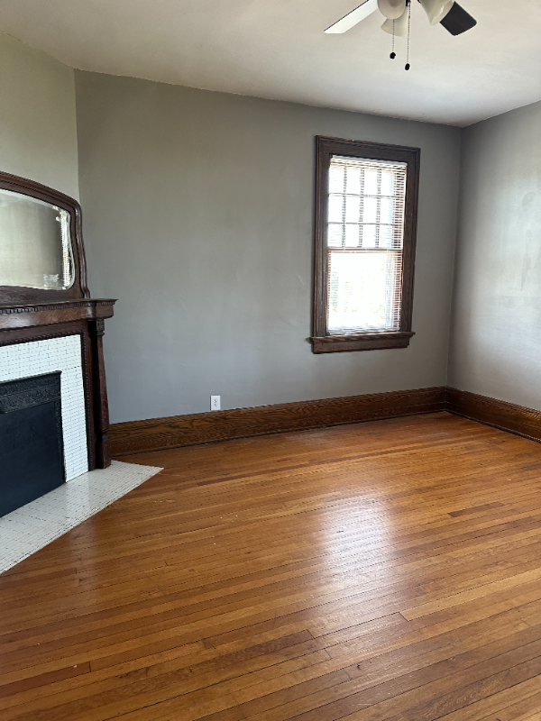 283 Park Ave W #6 - Photo 2 of 4