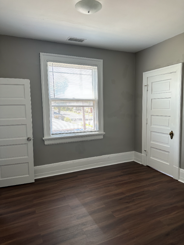 283 Park Ave W #6 - Photo 3 of 4