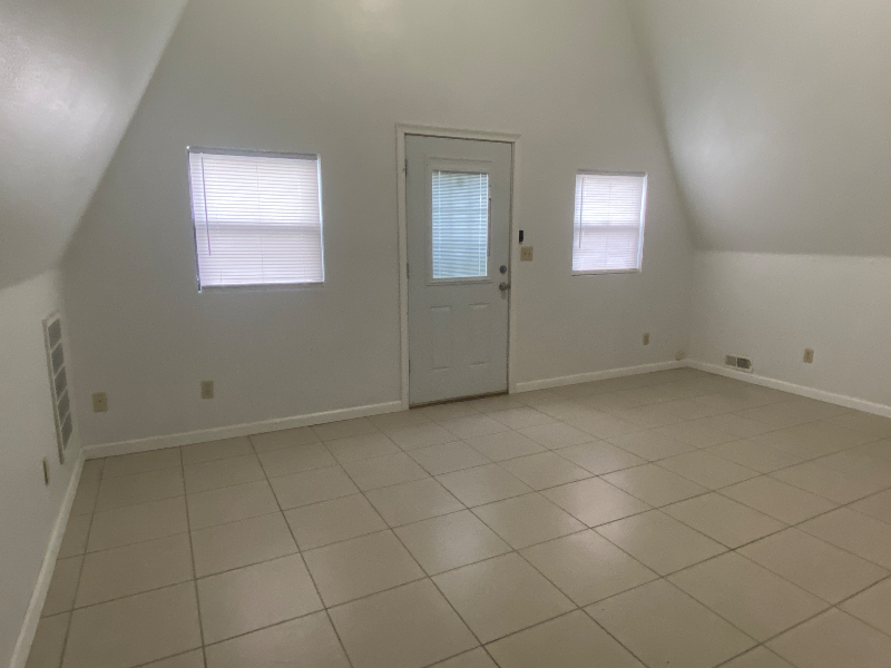 172 Lindenview Circle - Photo 2 of 11