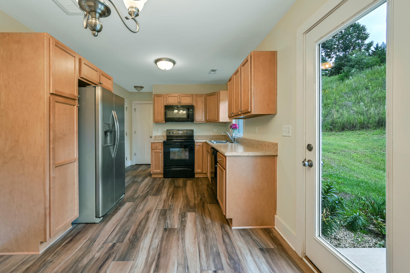 104 Monmouth Way - Photo 3 of 12