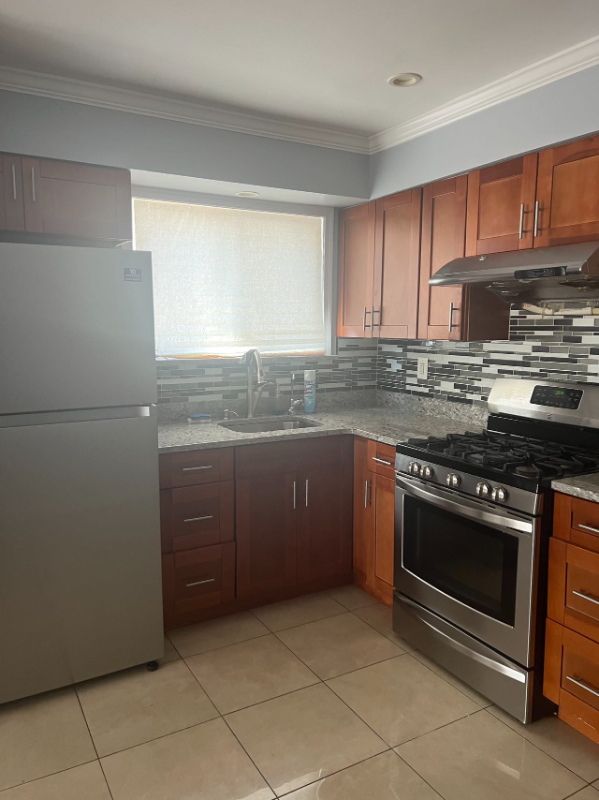 240 Kelly Blvd - Photo 3 of 6