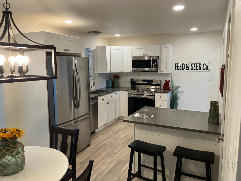 1121 Alford St - Photo 2 of 19
