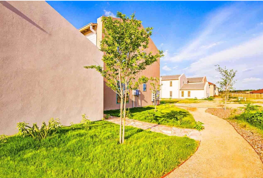 1507 Don Camilo Boulevard #2 - Photo 3 of 18