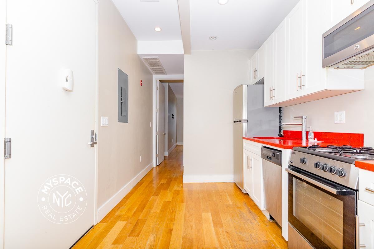 250 Melrose St #2L - Photo 2 of 12