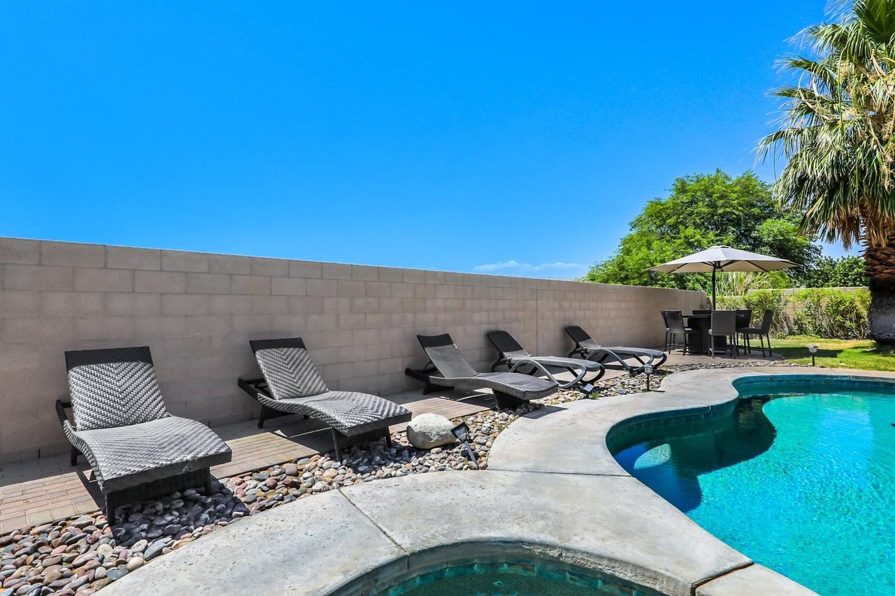 31585 Christy Way - Photo 3 of 27