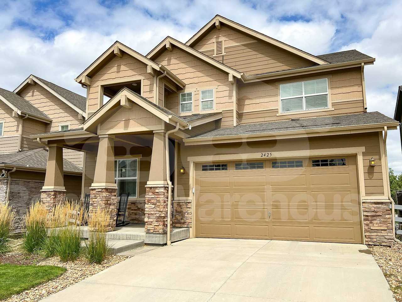 2425 Prospect Ln - Photo 2 of 10