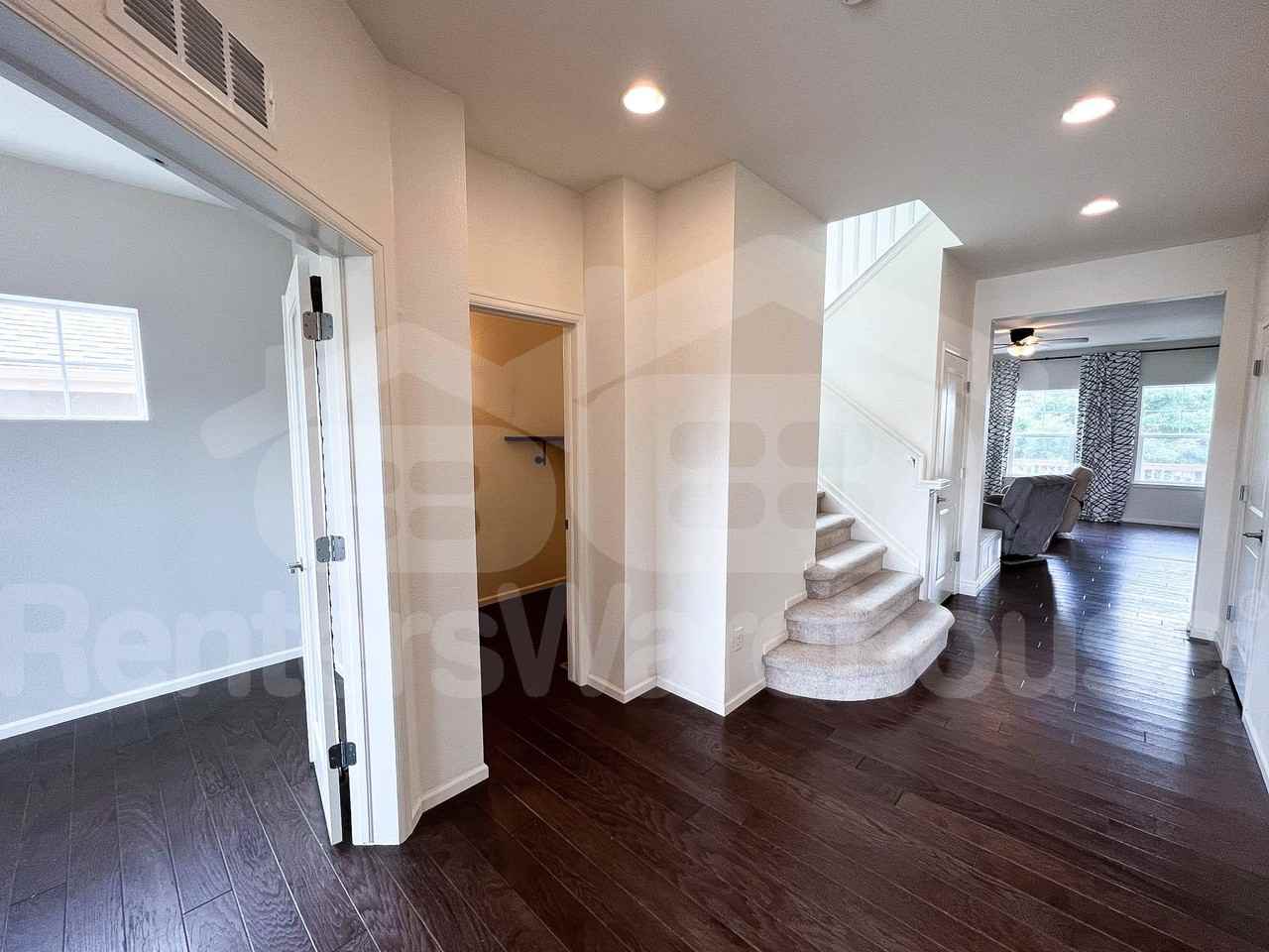 2425 Prospect Ln - Photo 3 of 10