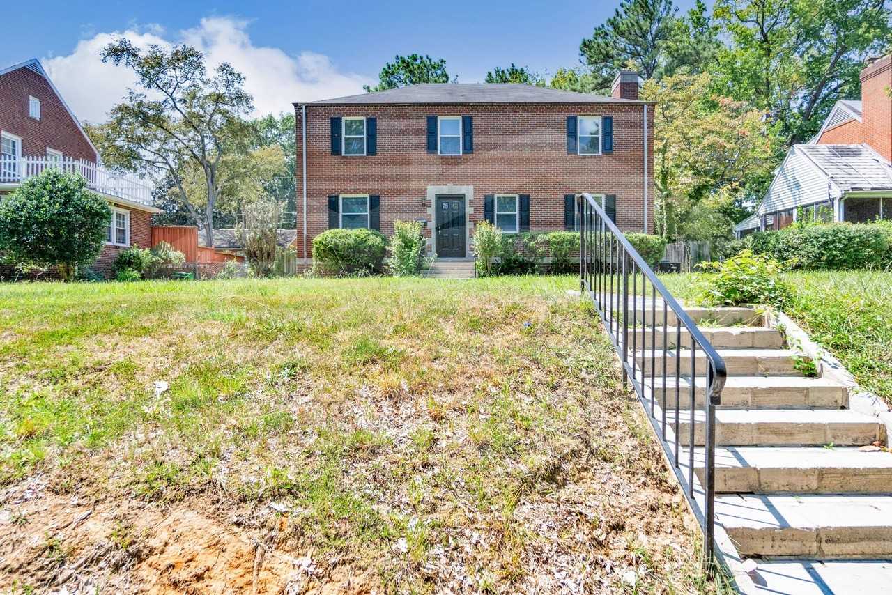 1309 Brookland Pkwy - Photo 3 of 10