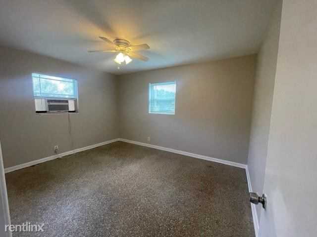 812 10th St - Photo 3 of 6