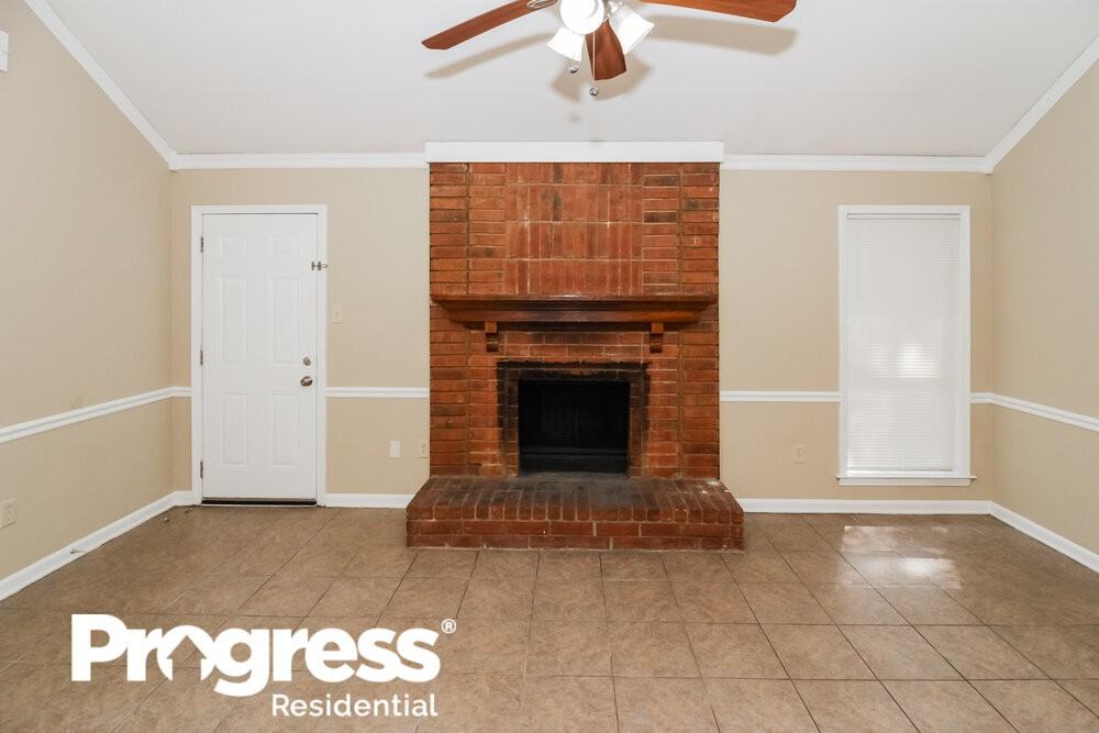 4760 Barkshire Dr - Photo 3 of 16