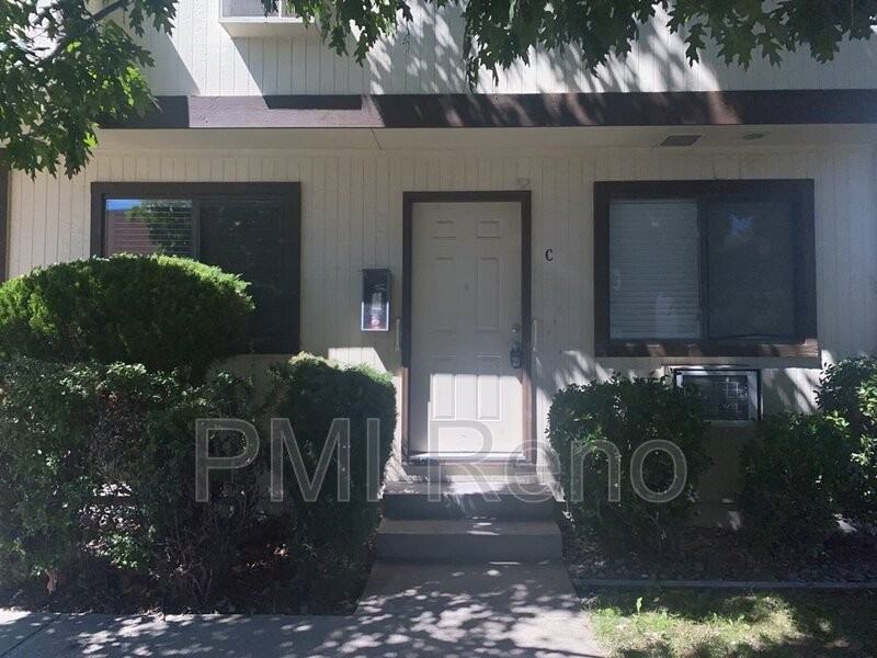 1015 Locust St #C - Photo 2 of 8